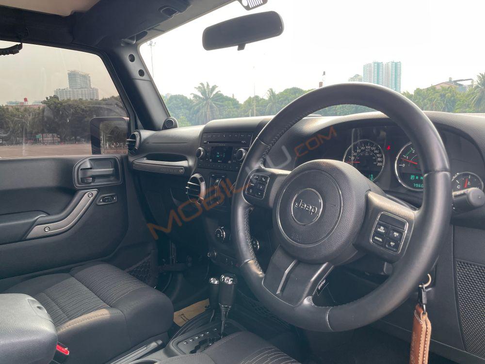 Mobil Jeep Wrangler 2012