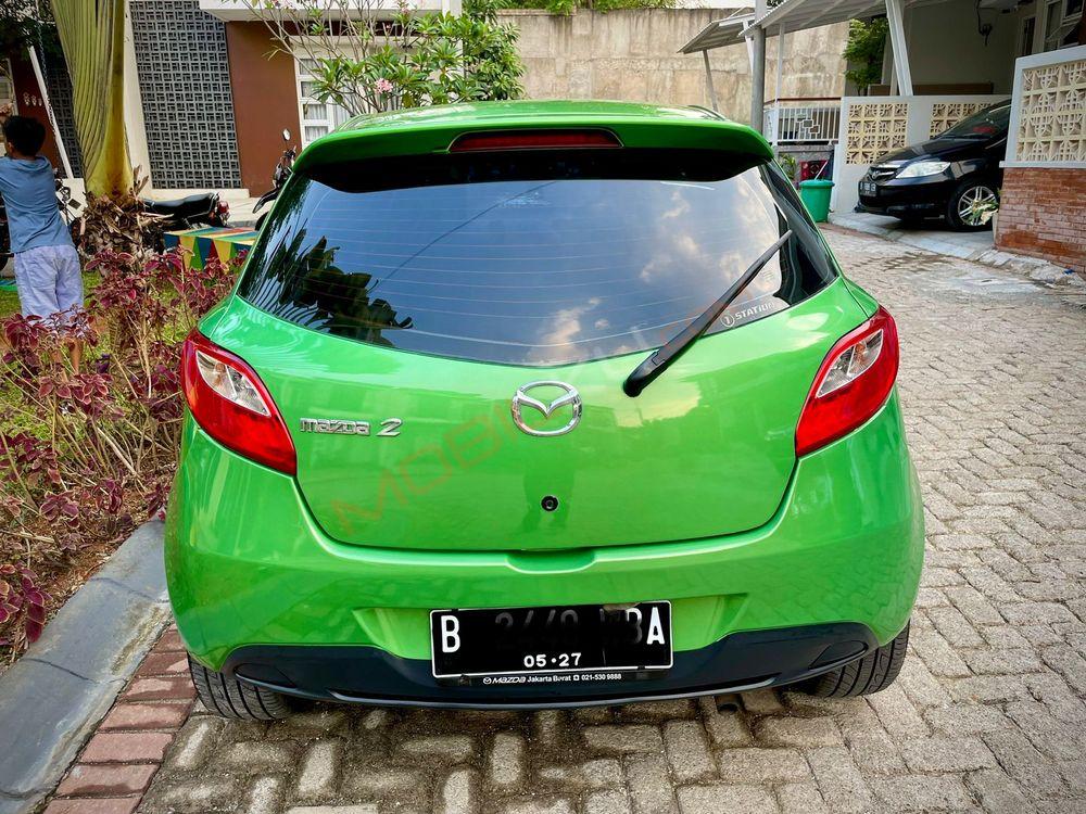 Mobil Mazda 2 Hatchback 2011