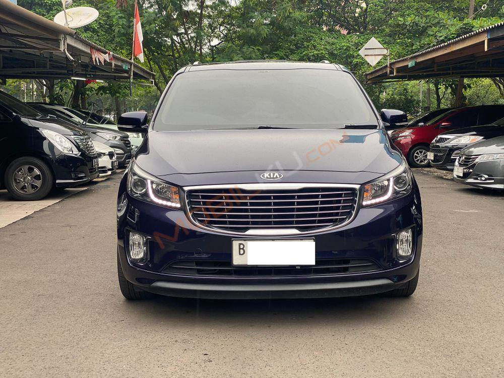 Mobil Kia Sedona 2017