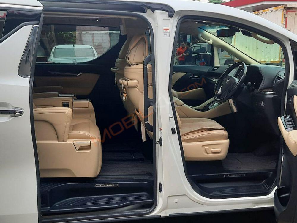 Mobil Toyota Alphard 2018