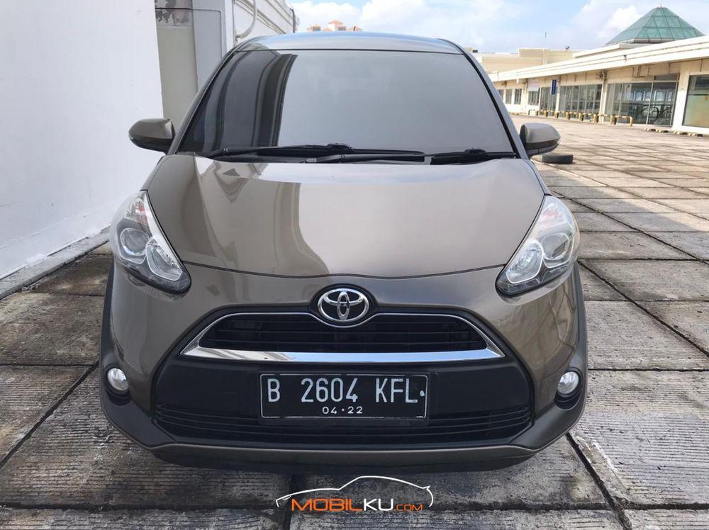 Mobil Toyota Sienta 2017