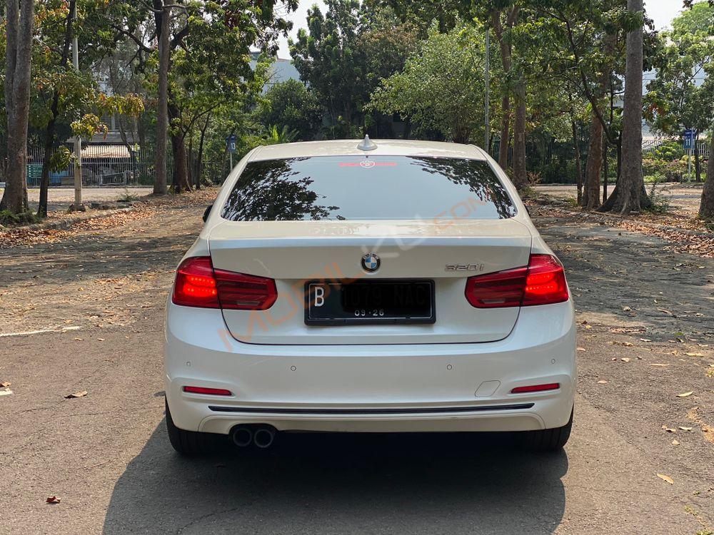 Mobil BMW 3 Series 2016