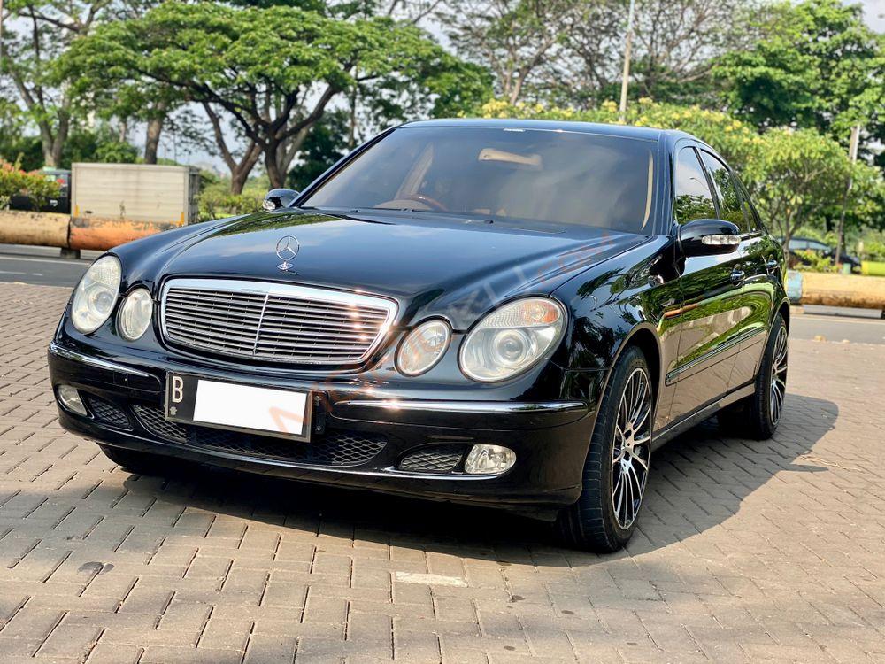 Mobil Mercedes-Benz E-Class 2004