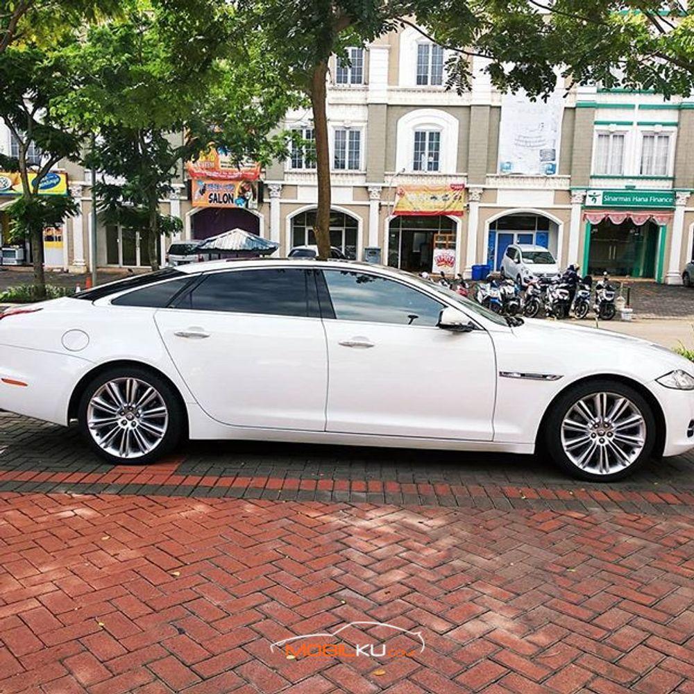Mobil Jaguar XJ 2011