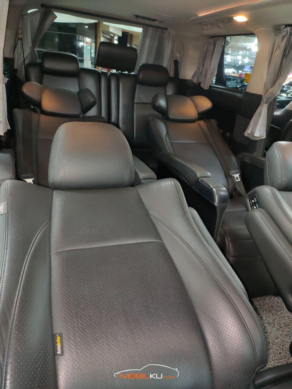 Mobil Toyota Alphard 2013