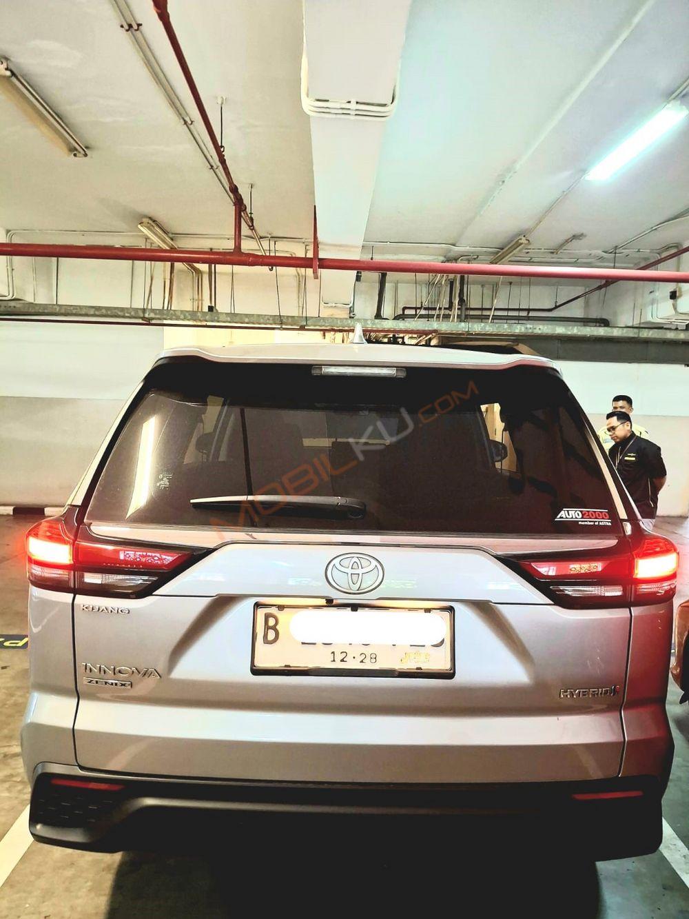 Mobil Toyota Kijang Innova Zenix 2023