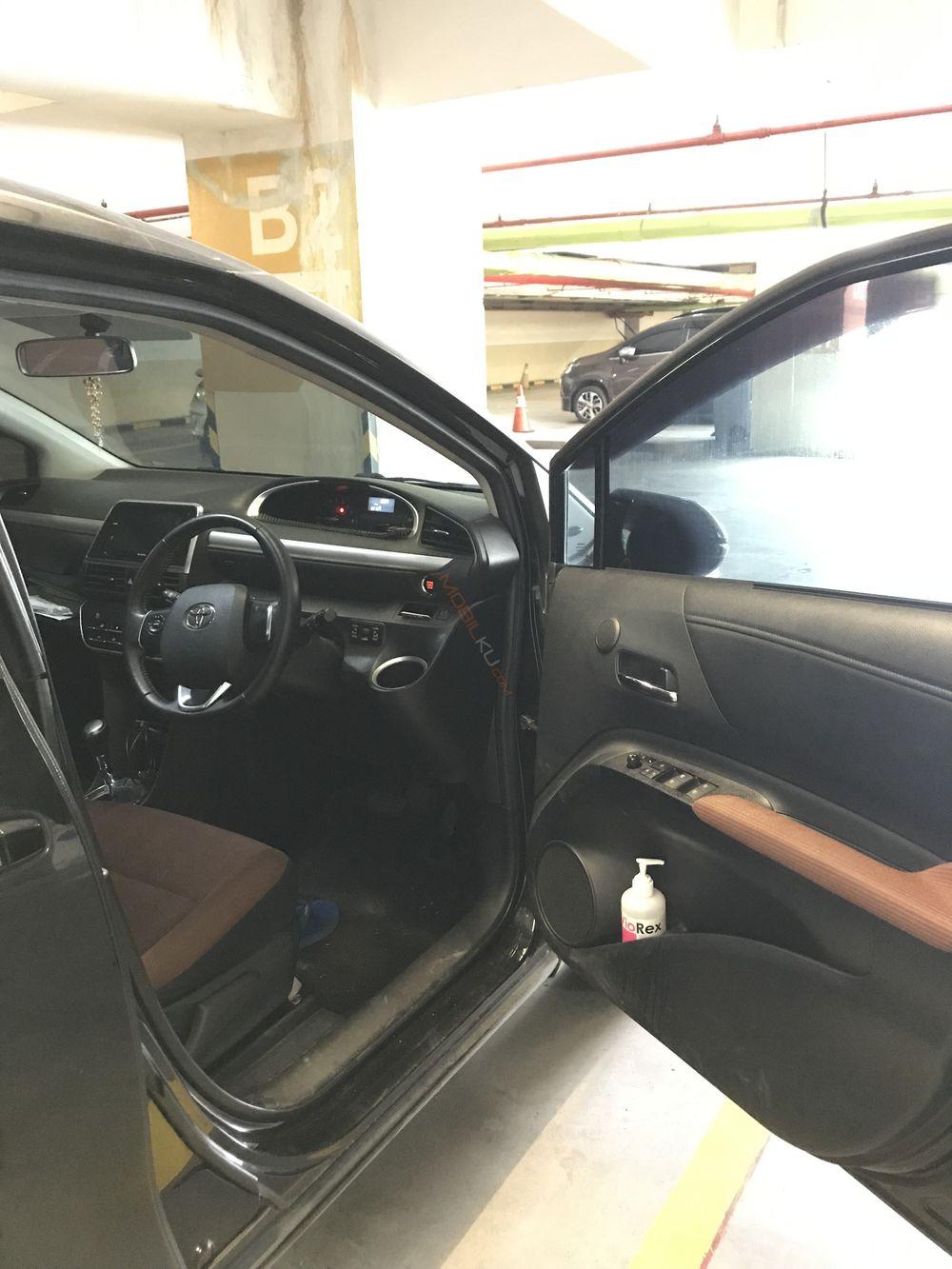 Mobil Toyota Sienta 2018