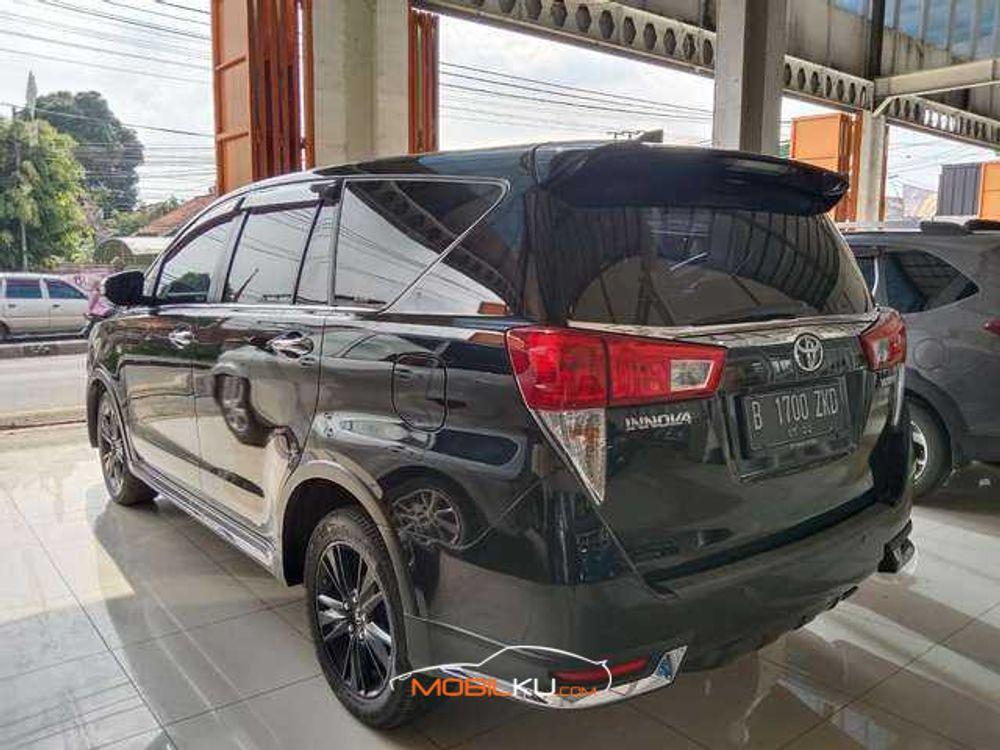 Mobil Toyota Kijang Innova 2017