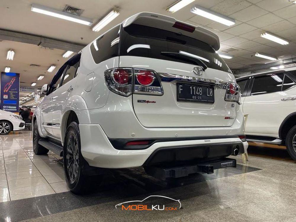 Mobil Toyota Fortuner 2015