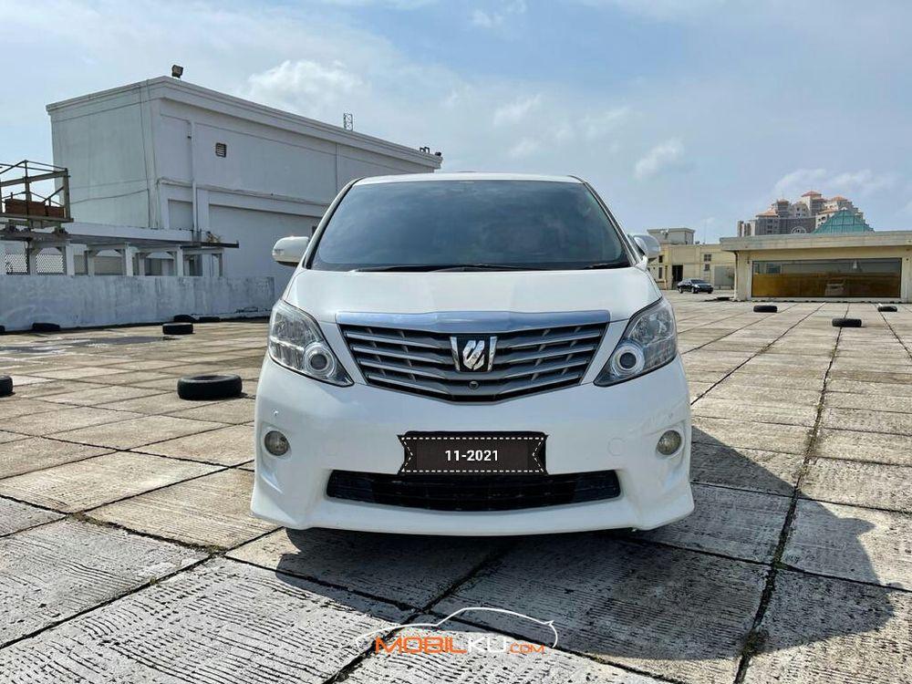 Mobil Toyota Alphard 2010