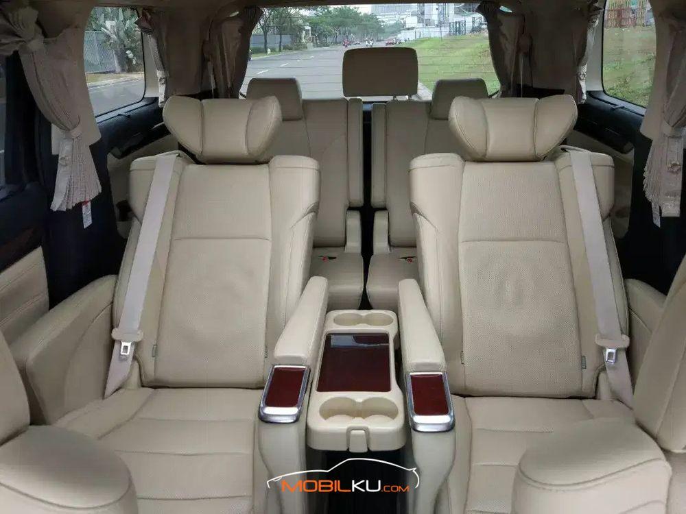 Mobil Toyota Alphard 2015