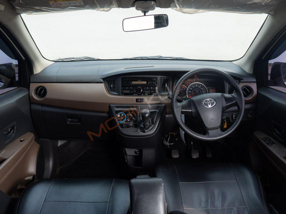 Mobil Toyota Calya 2018