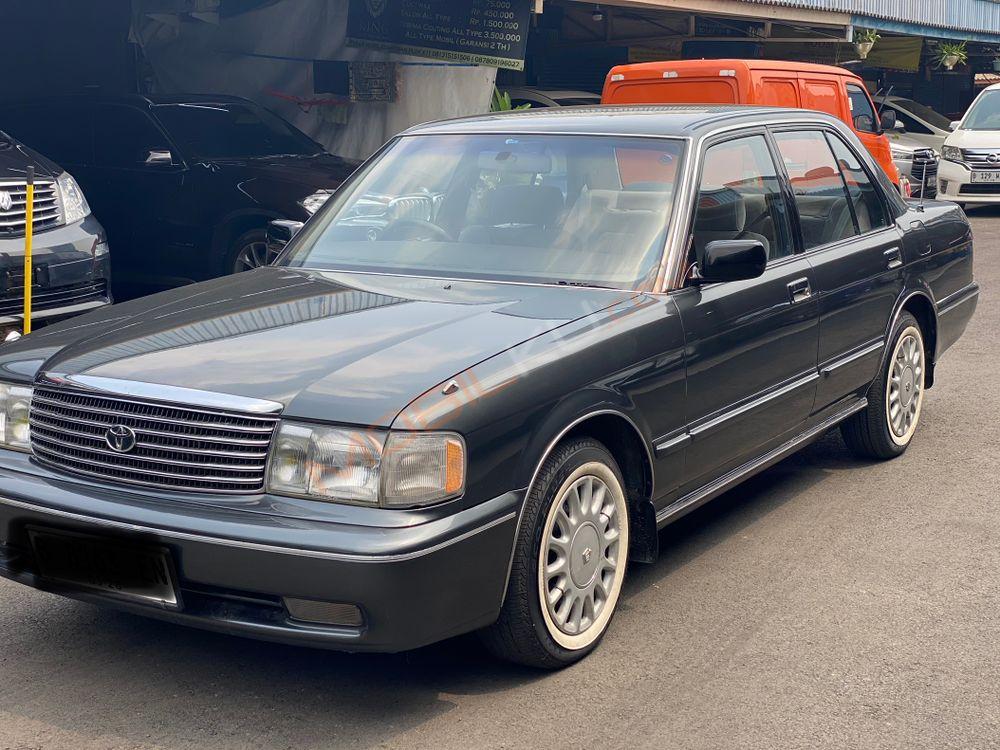 Mobil Toyota Crown 1995