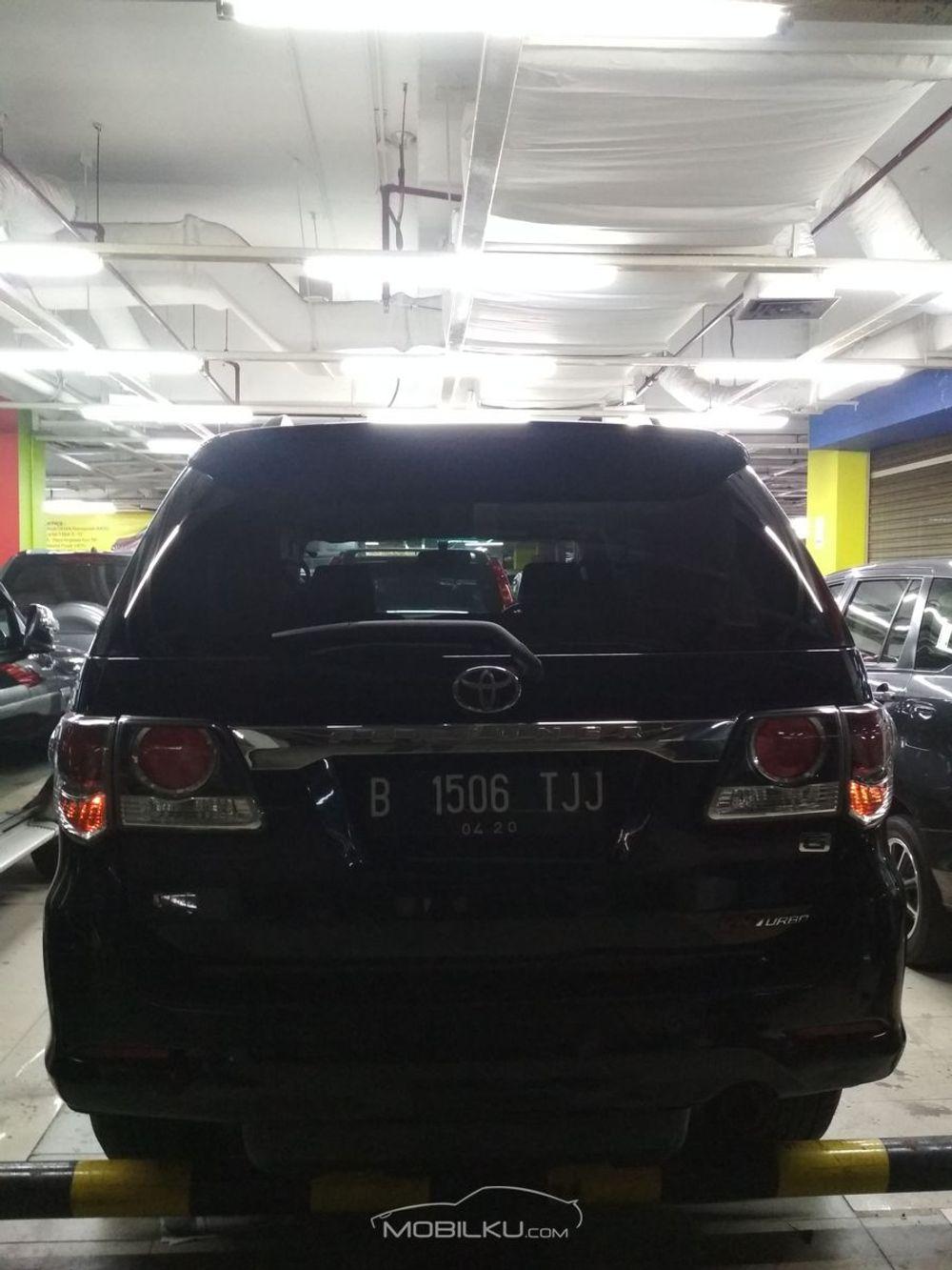 Mobil Toyota Fortuner 2015