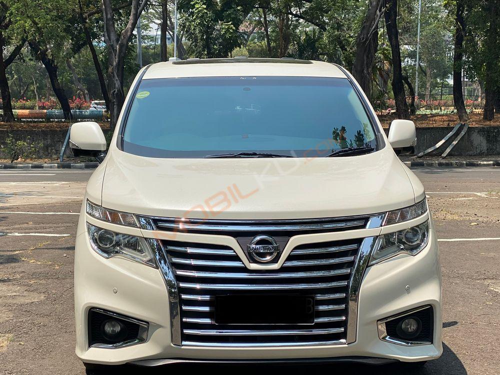 Mobil Nissan Elgrand 2014