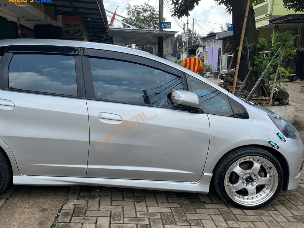 Mobil Honda Jazz 2009