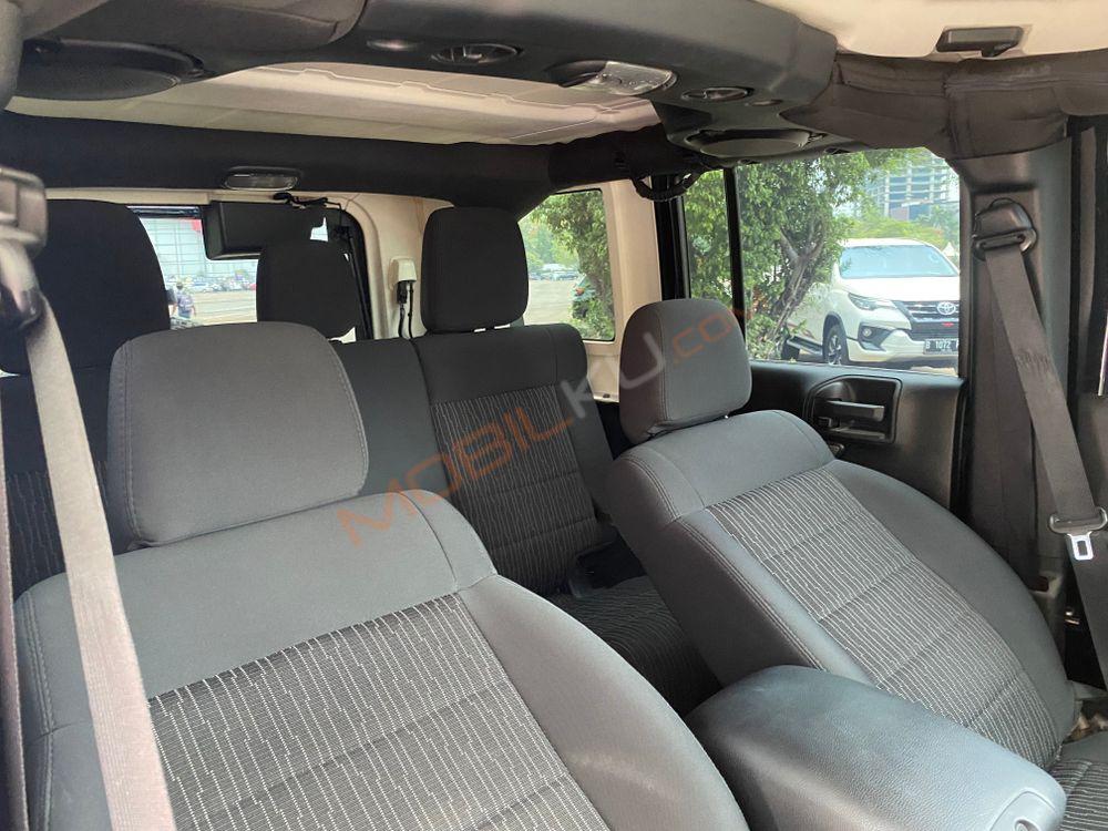 Mobil Jeep Wrangler 2011