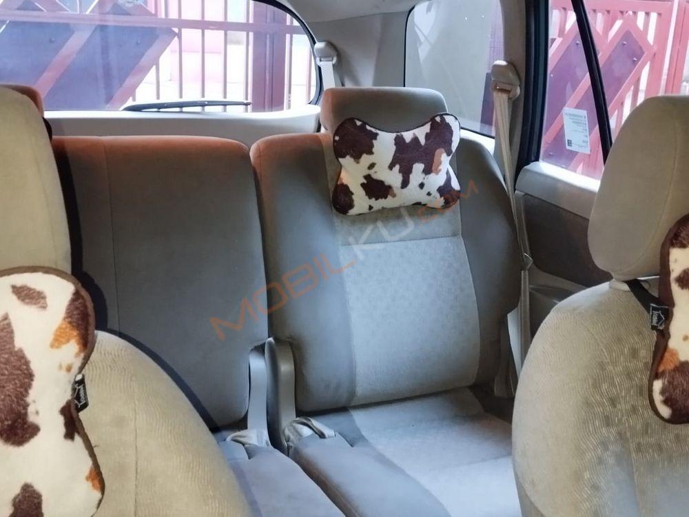 Mobil Toyota Kijang Innova 2013