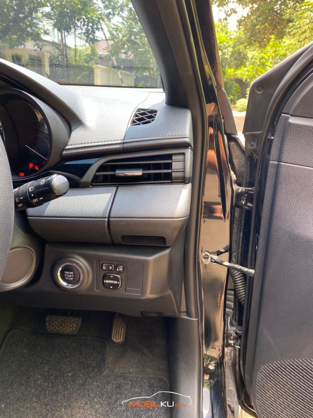 Mobil Toyota Yaris 2016