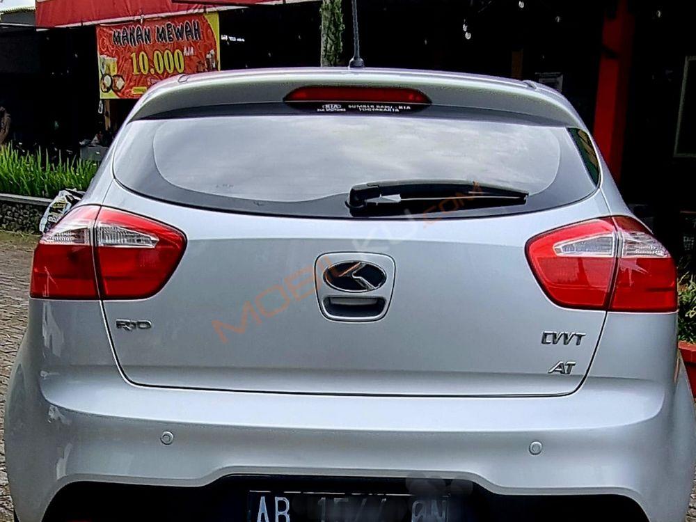 Mobil Kia Rio 2014
