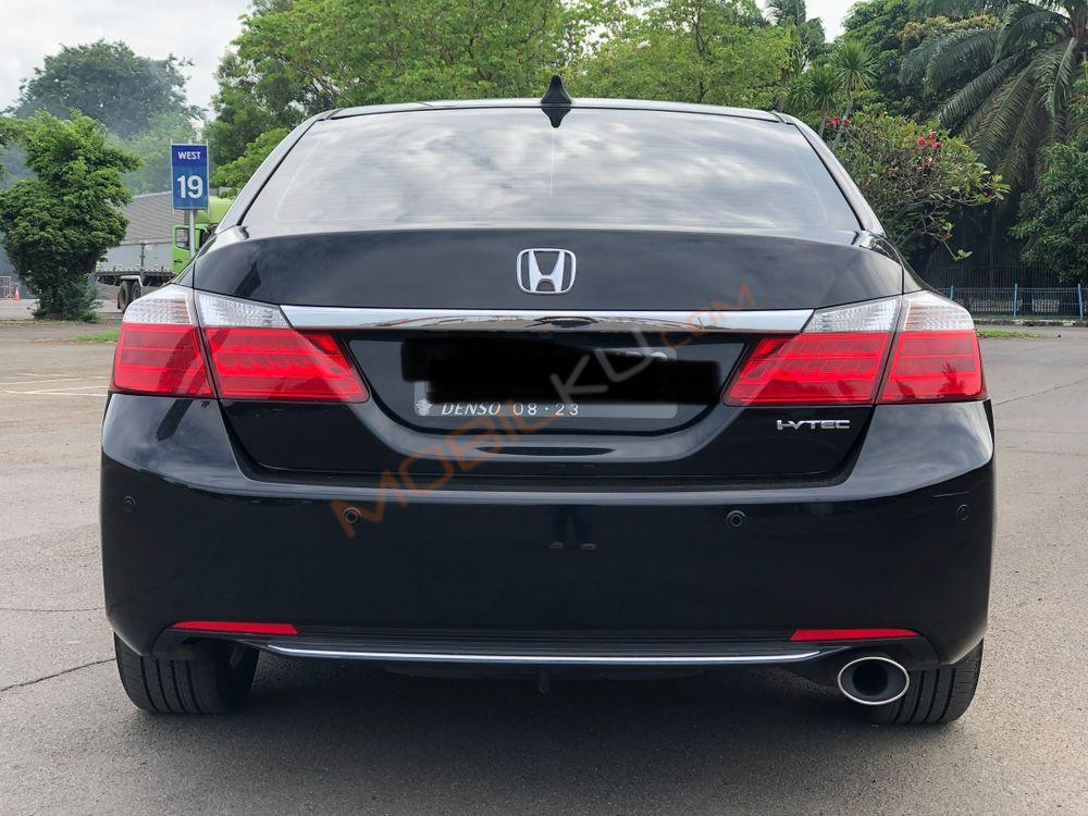 Mobil Honda Accord 2013