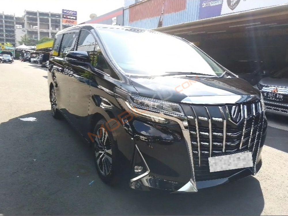 Mobil Toyota Alphard 2018