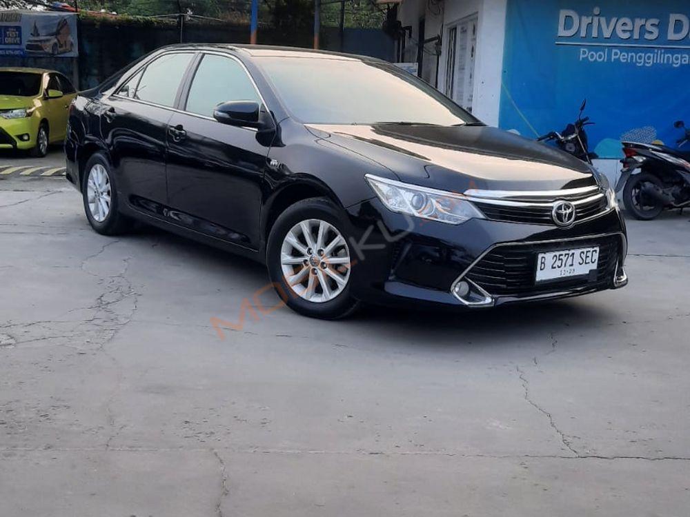 Mobil Toyota Camry 2018