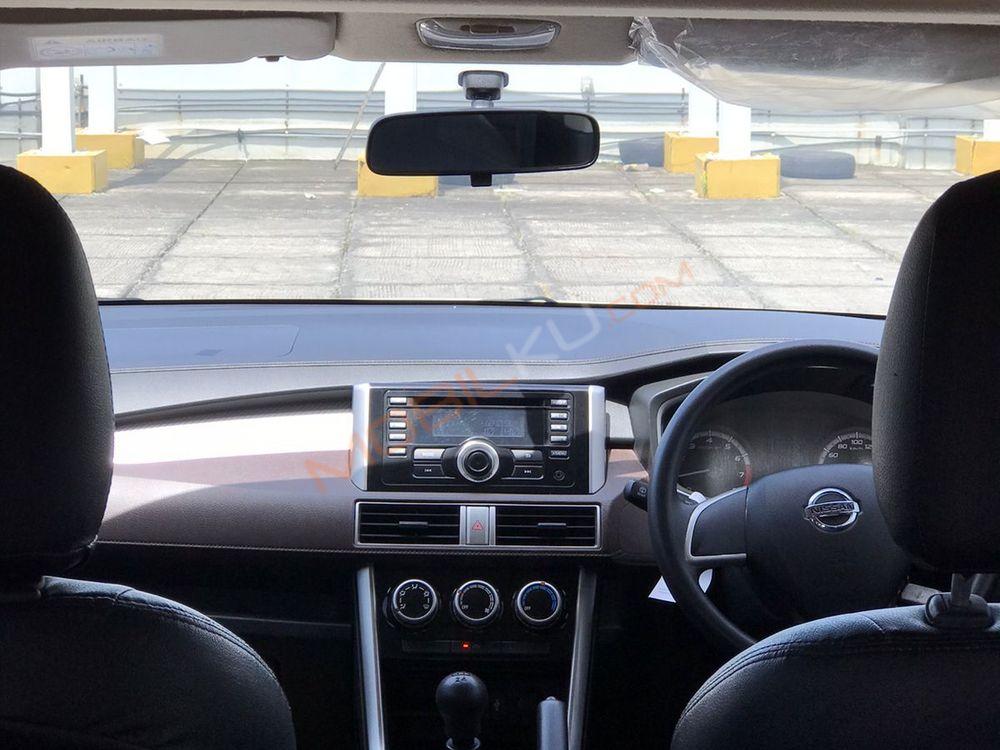 Mobil Nissan Livina 2019