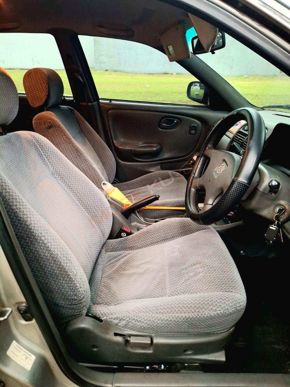 Mobil Suzuki Baleno 2001