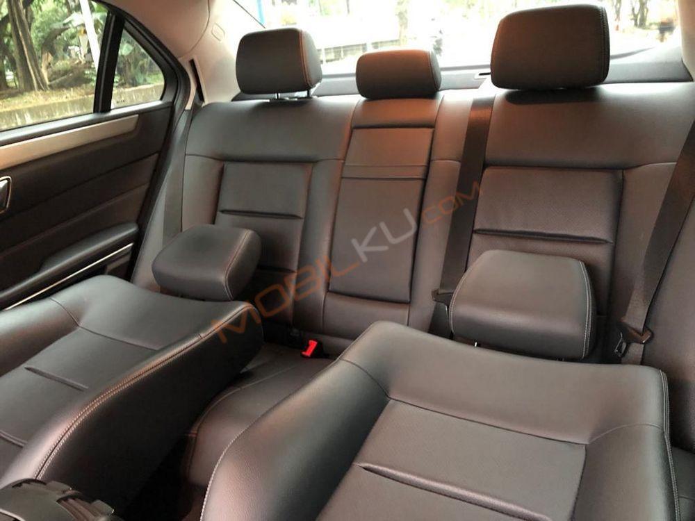 Mobil Mercedes-Benz E-Class 2011