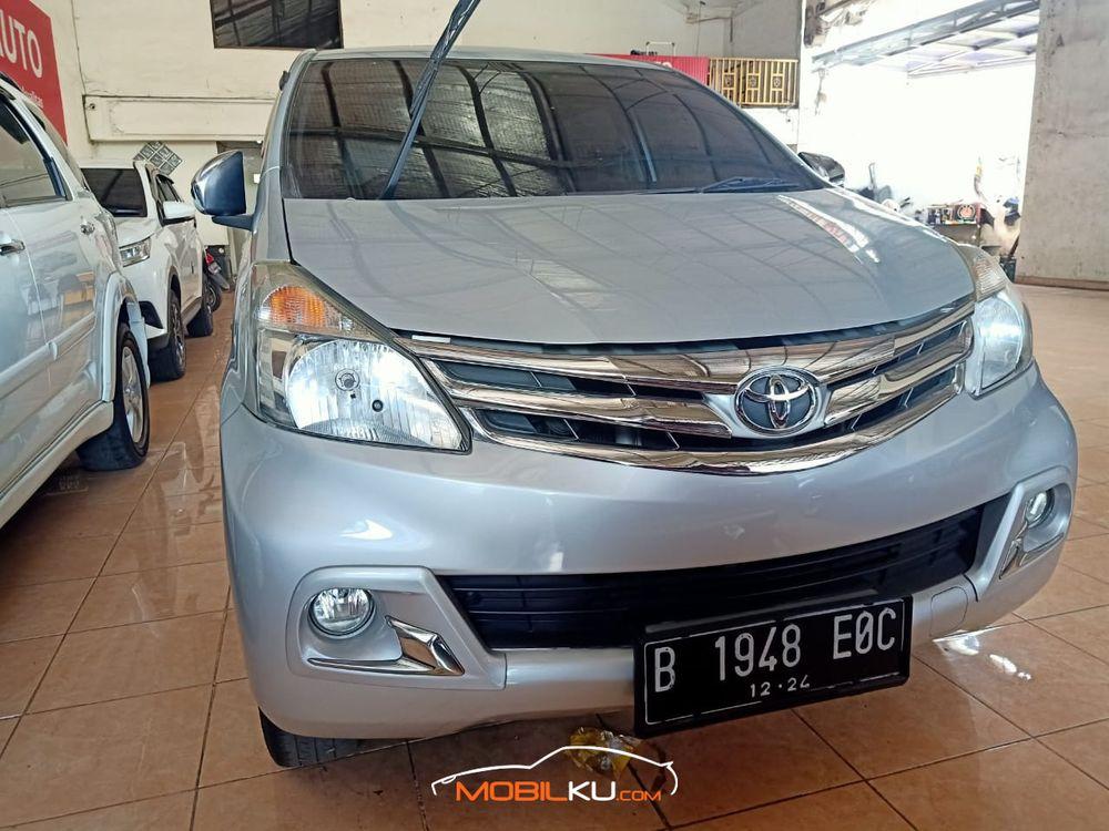 Mobil Toyota Avanza 2015