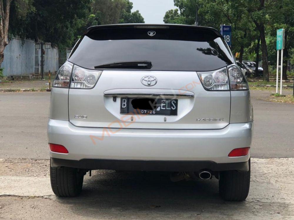 Mobil Toyota Harrier 2013