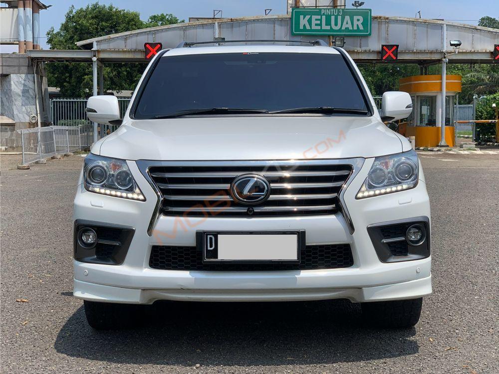 Mobil Lexus LX 2014