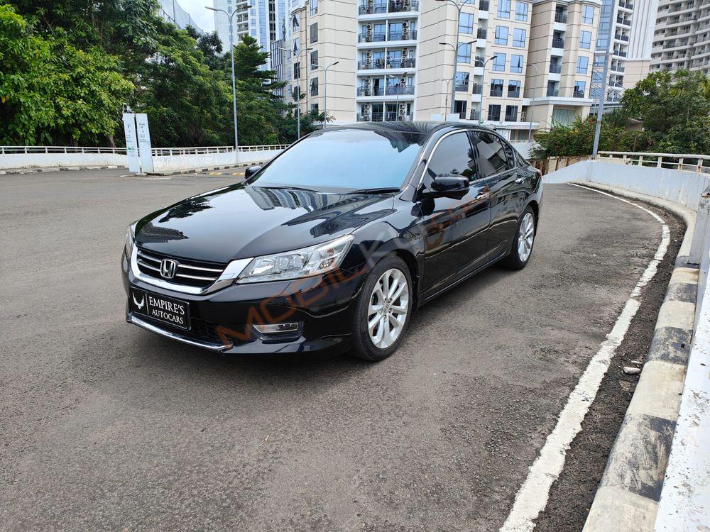 Mobil Honda Accord 2013