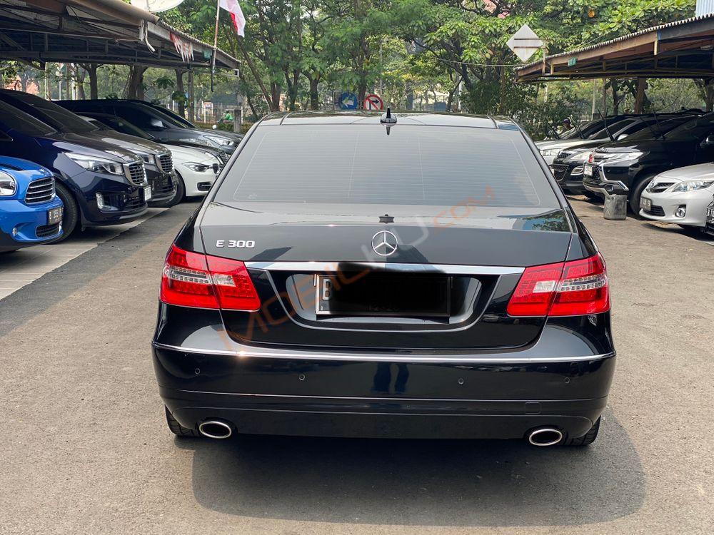 Mobil Mercedes-Benz E-Class 2011