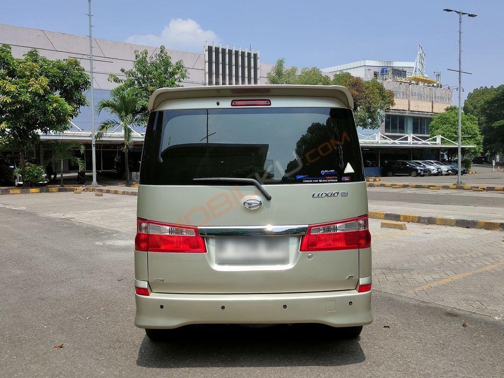 Mobil Daihatsu Luxio 2011