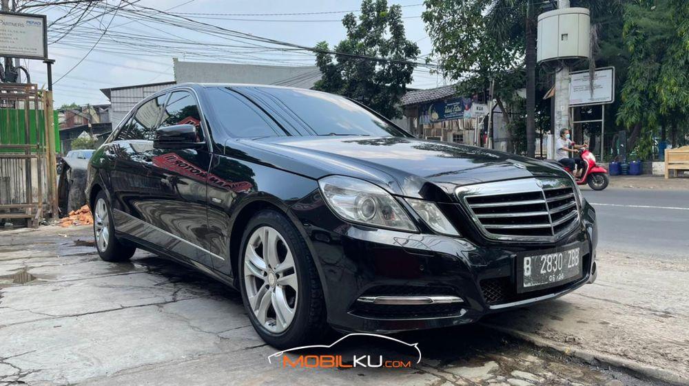 Mobil Mercedes-Benz E-Class 2011