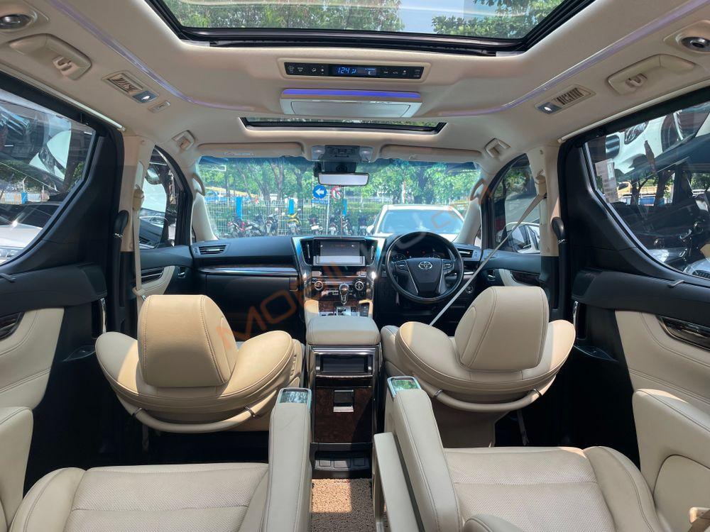 Mobil Toyota Alphard 2020