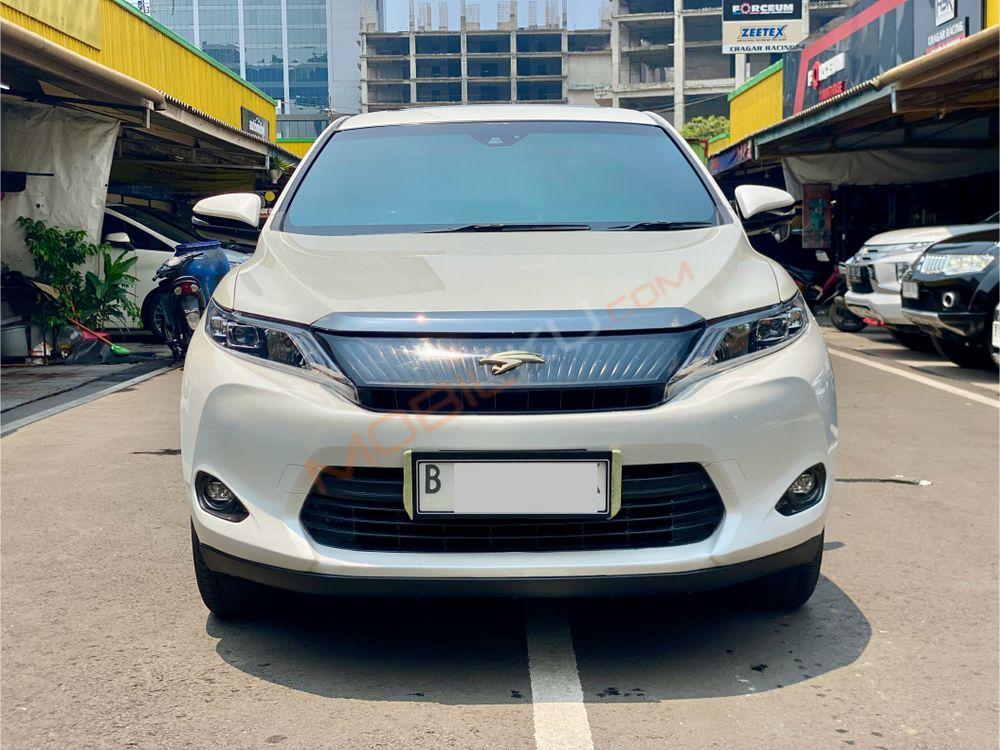Mobil Toyota Harrier 2015