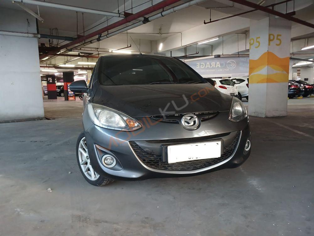 Mobil Mazda 2 Hatchback 2013
