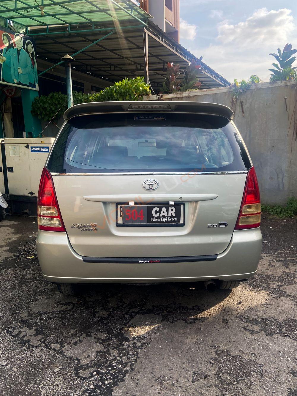Mobil Toyota Kijang Innova 2008