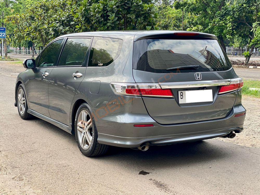 Mobil Honda Odyssey 2012