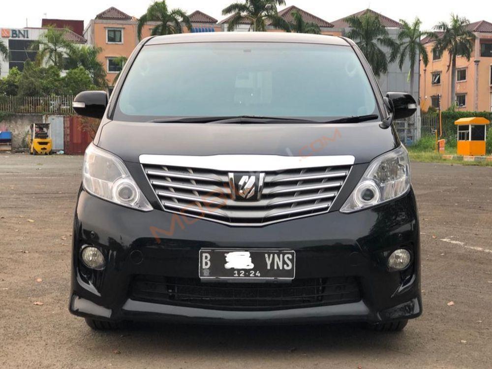 Mobil Toyota Alphard 2009