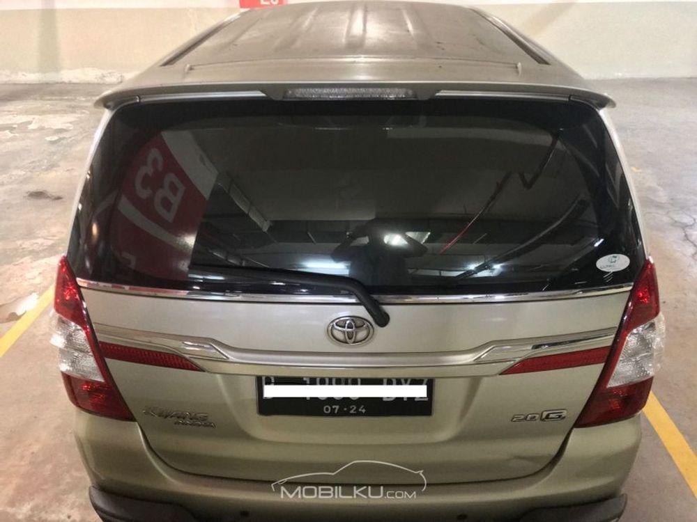 Mobil Toyota Kijang Innova 2014