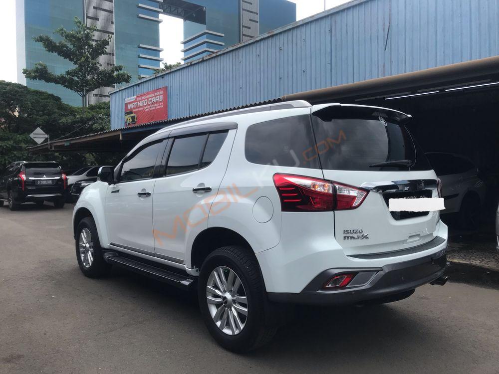 Mobil Isuzu MU-X 2017