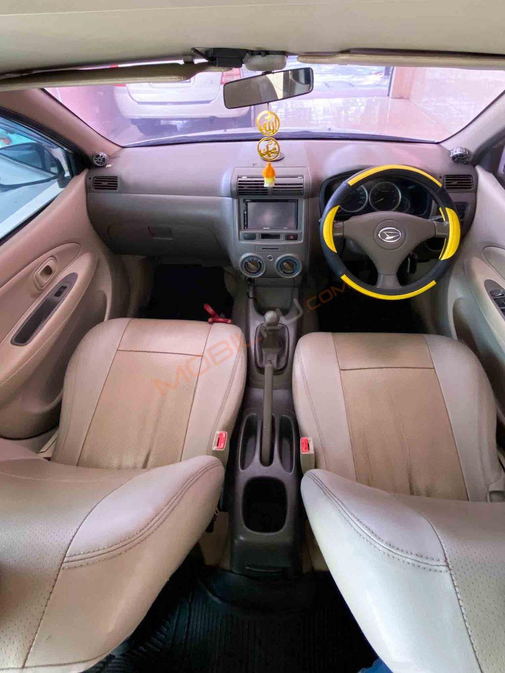 Mobil Daihatsu Xenia 2007