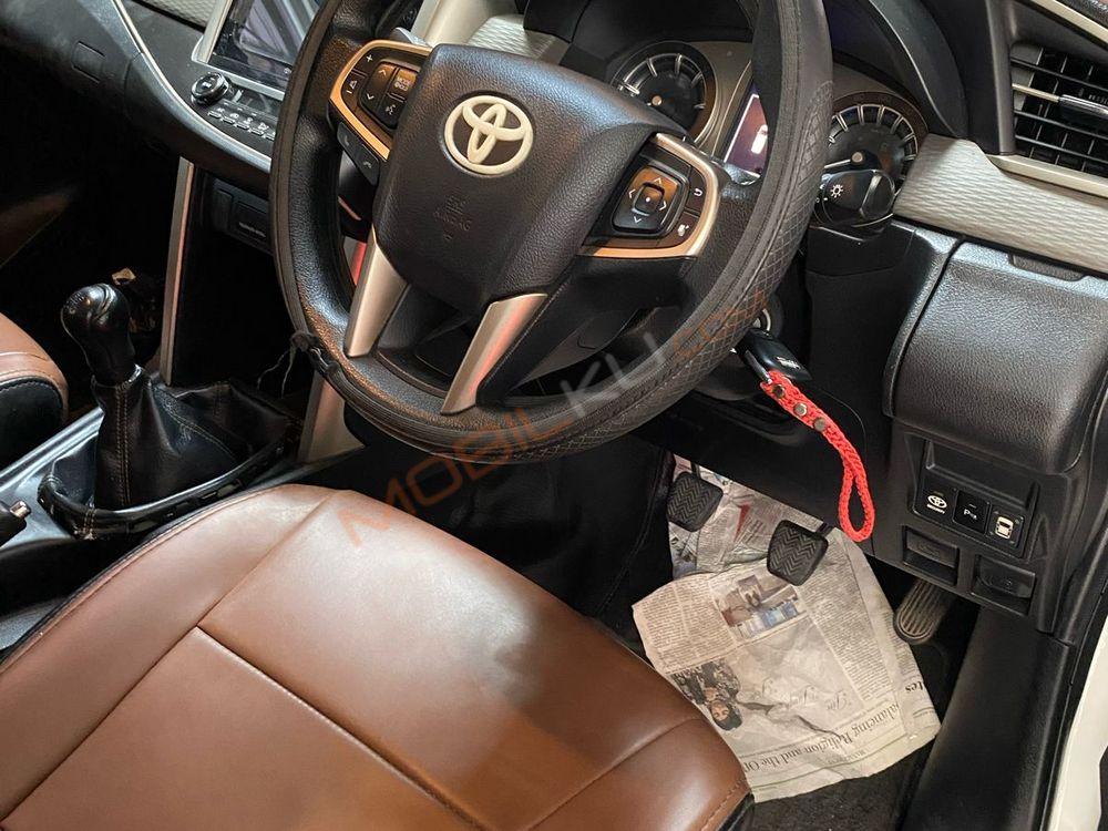 Mobil Toyota Kijang Innova 2019