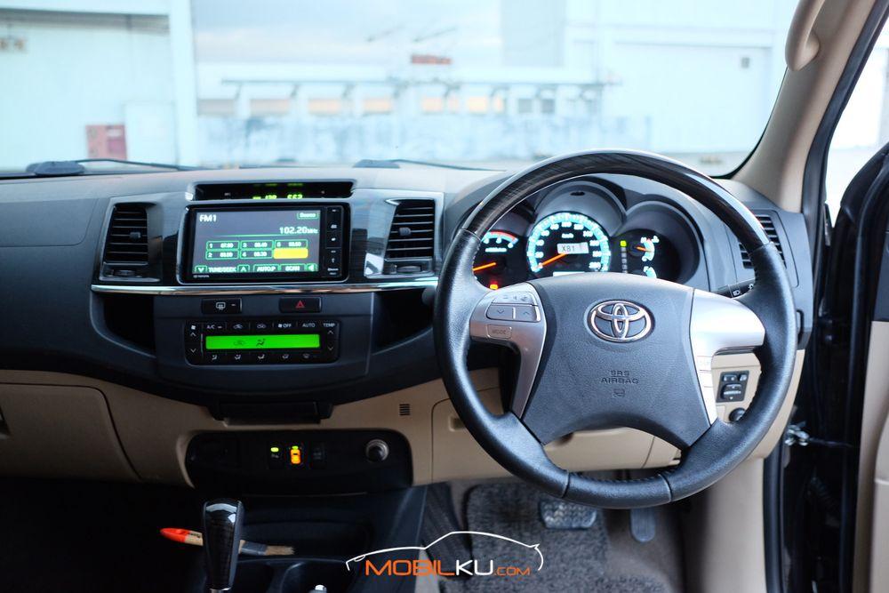 Mobil Toyota Fortuner 2015