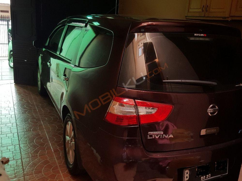Mobil Nissan Livina 2015