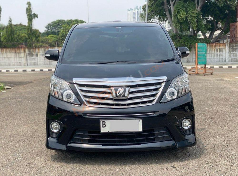 Mobil Toyota Alphard 2014